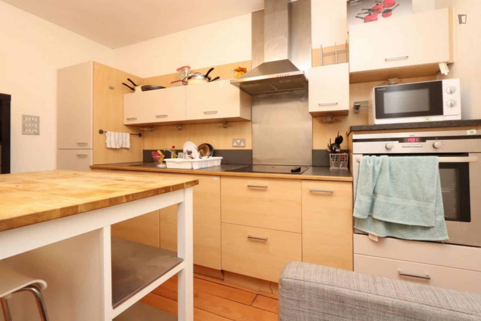 3 Bedroom 1 Bathroom Apartment - Bedroom?w=400&h=260&fit=crop&q=40&auto=format&trim=auto