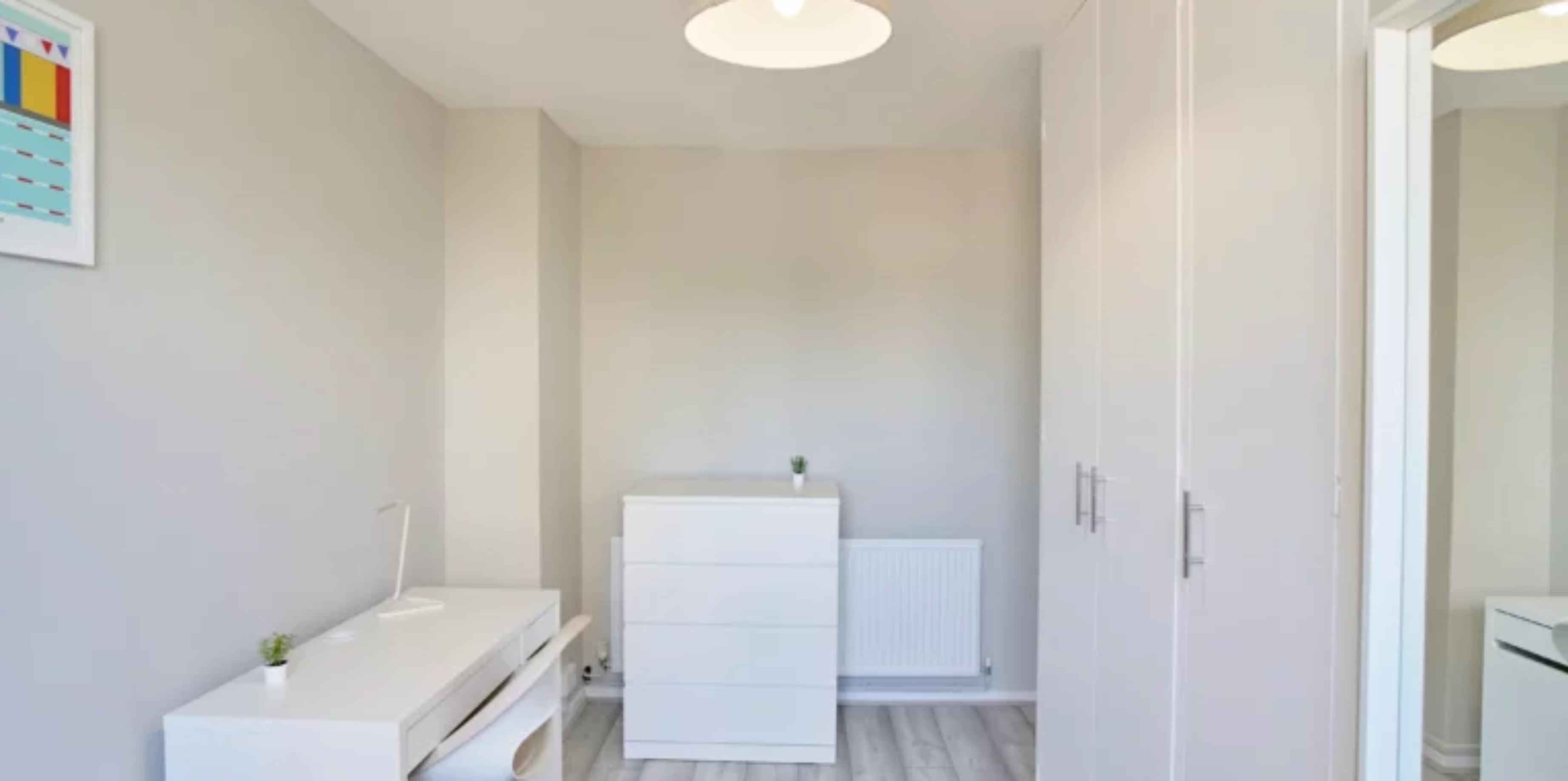 Cute Double Bedroom Close To Hackney Wick Overground Station, London - London, England, United Kingdom - Welcoming double bedroom near Victoria Park - Amenities