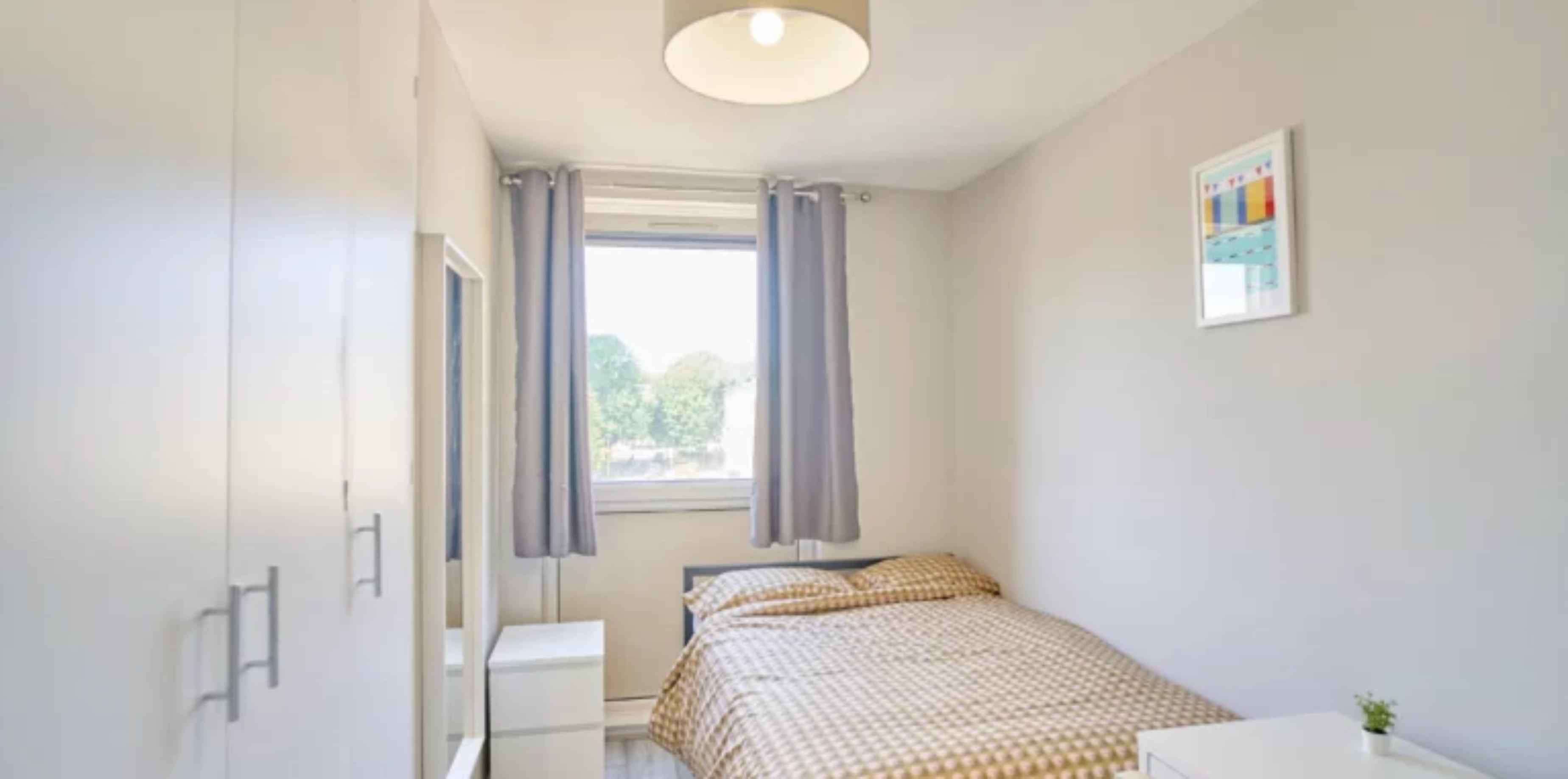 Cute Double Bedroom Close To Hackney Wick Overground Station, London - London, England, United Kingdom - Welcoming double bedroom near Victoria Park - Bedroom