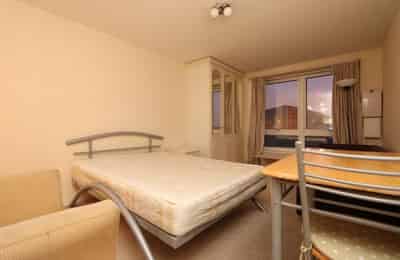 Room in 3 Bedroom Apartment, Newport Ave, London E14 2DL (Flat 1) - London, England, United Kingdom - 3 Bedroom Apartment - 1 - Bedroom