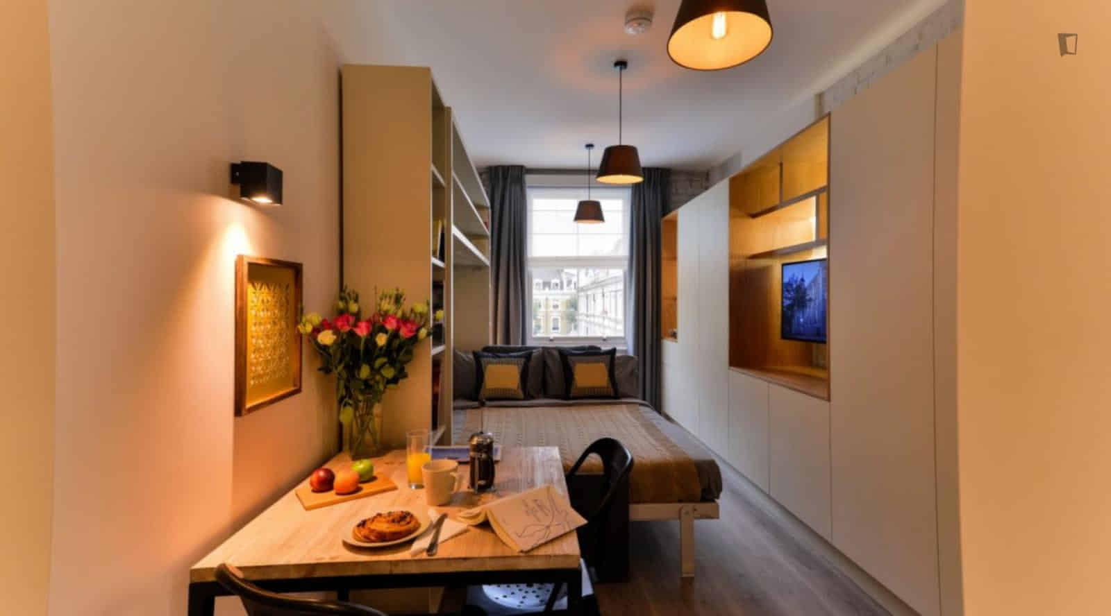 Common Area?w=400&h=260&fit=crop&q=40&auto=format&trim=auto