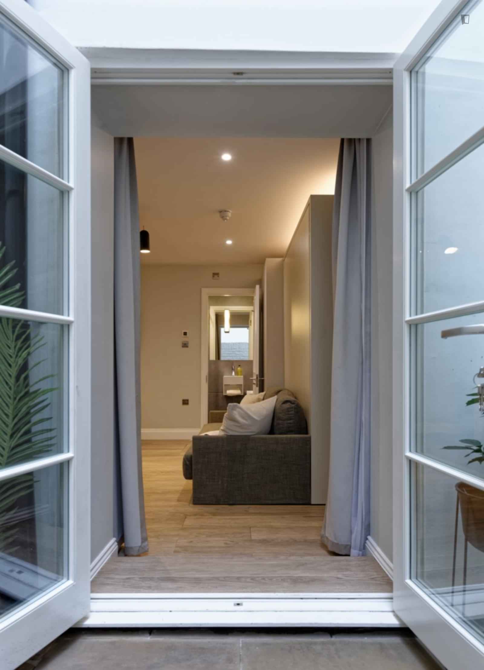 Studio Room, Kensington Gore, London, SW7 2AP (Studio 3) - London, England, United Kingdom - Studio - Amenities