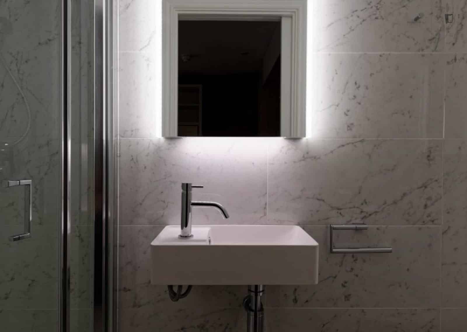 Studio Room, Kensington Gardens, London, W8 4PX (Studio 9) - London, England, United Kingdom - Studio - Bathroom