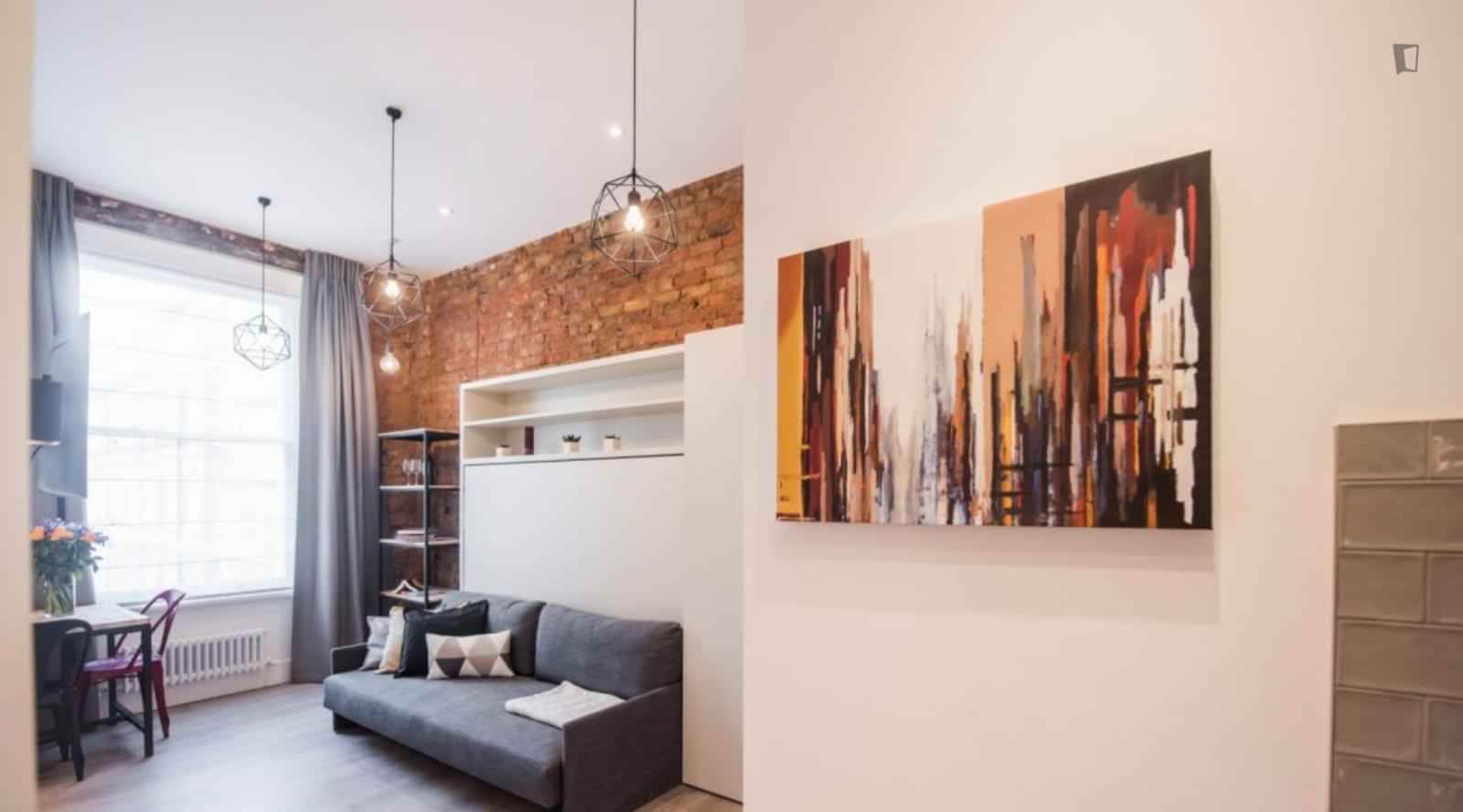 Studio - Bathroom?w=400&h=260&fit=crop&q=40&auto=format&trim=auto