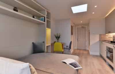 Studio - Bathroom?w=400&h=260&fit=crop&q=40&auto=format&trim=auto