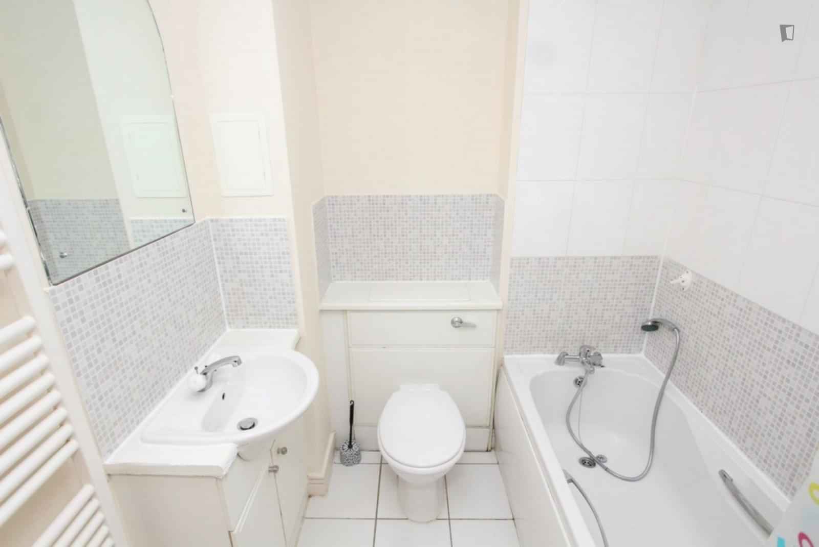 3 Bed 1 Bath - Bedroom?w=400&h=260&fit=crop&q=40&auto=format&trim=auto