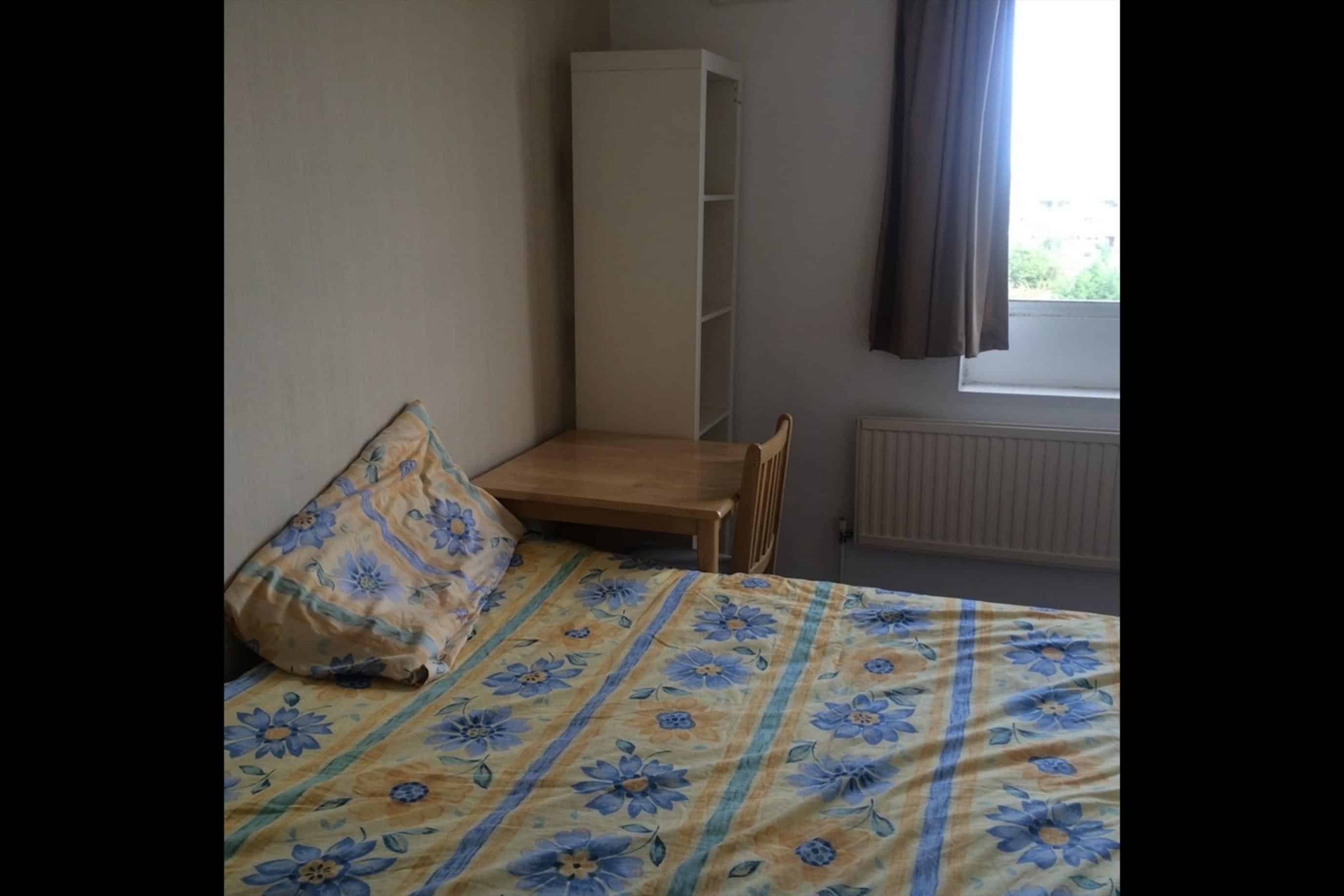 Room in a 6 Bedroom Apartment, Jubilee St, London E1 2PS - London, England, United Kingdom - 6 Bedroom 1 Bathroom Apartment - 2 - Bedroom