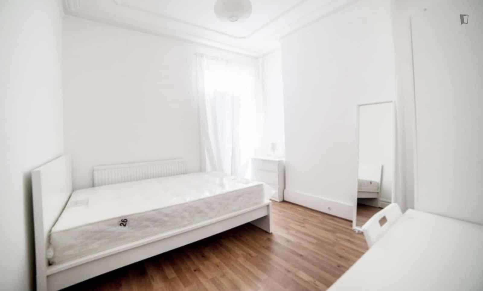 Amenities?w=400&h=260&fit=crop&q=40&auto=format&trim=auto