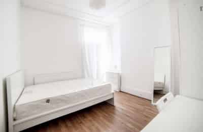 Amenities?w=400&h=260&fit=crop&q=40&auto=format&trim=auto