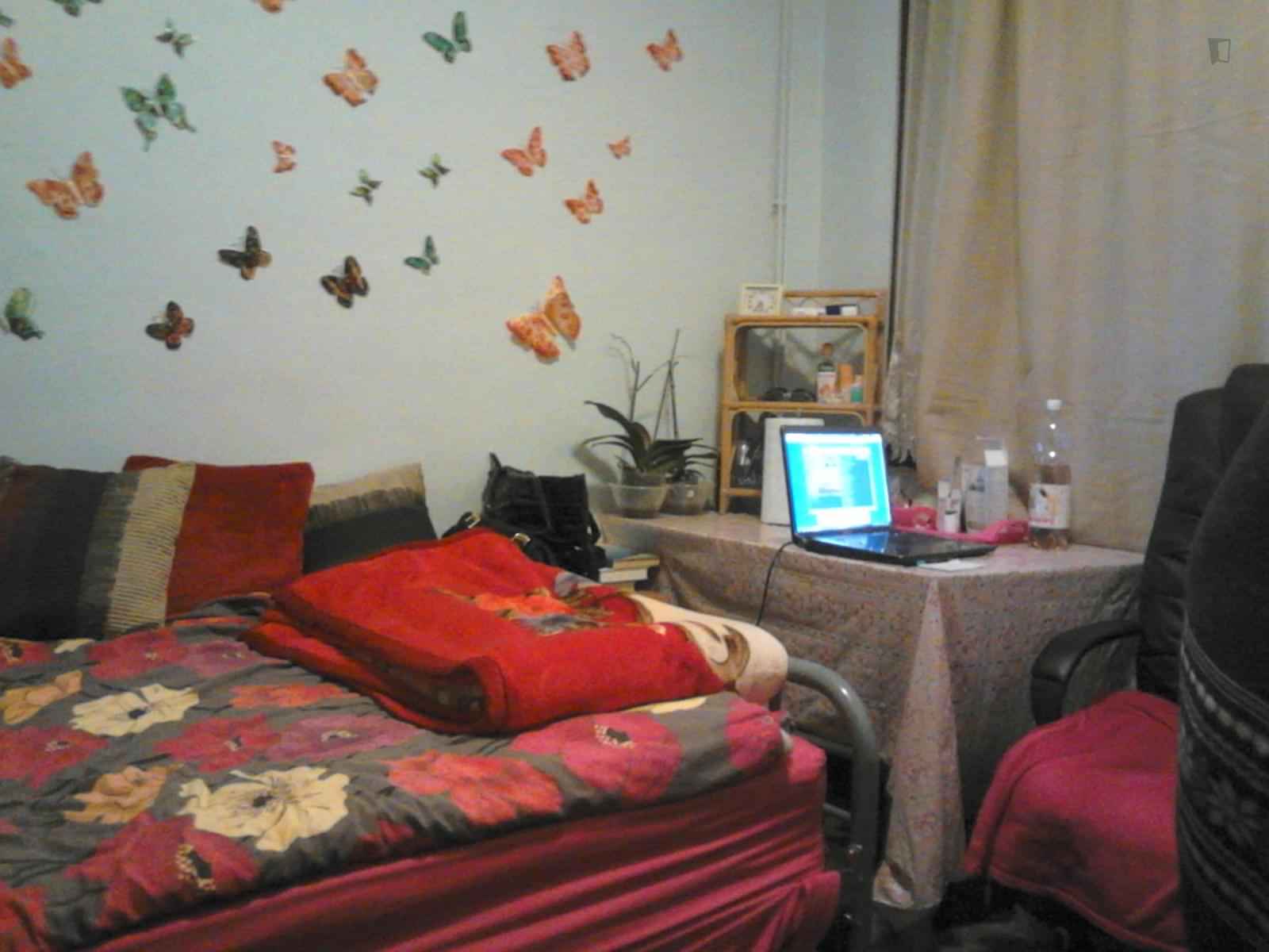 Room in a 5 Bedroom Apartment, Wortley Rd, London E6 1AY - London, England, United Kingdom - 5 Bedroom 1 Bathroom Apartment - Amenities