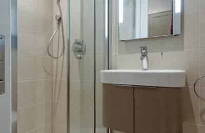 Studio - Bedroom?w=400&h=260&fit=crop&q=40&auto=format&trim=auto