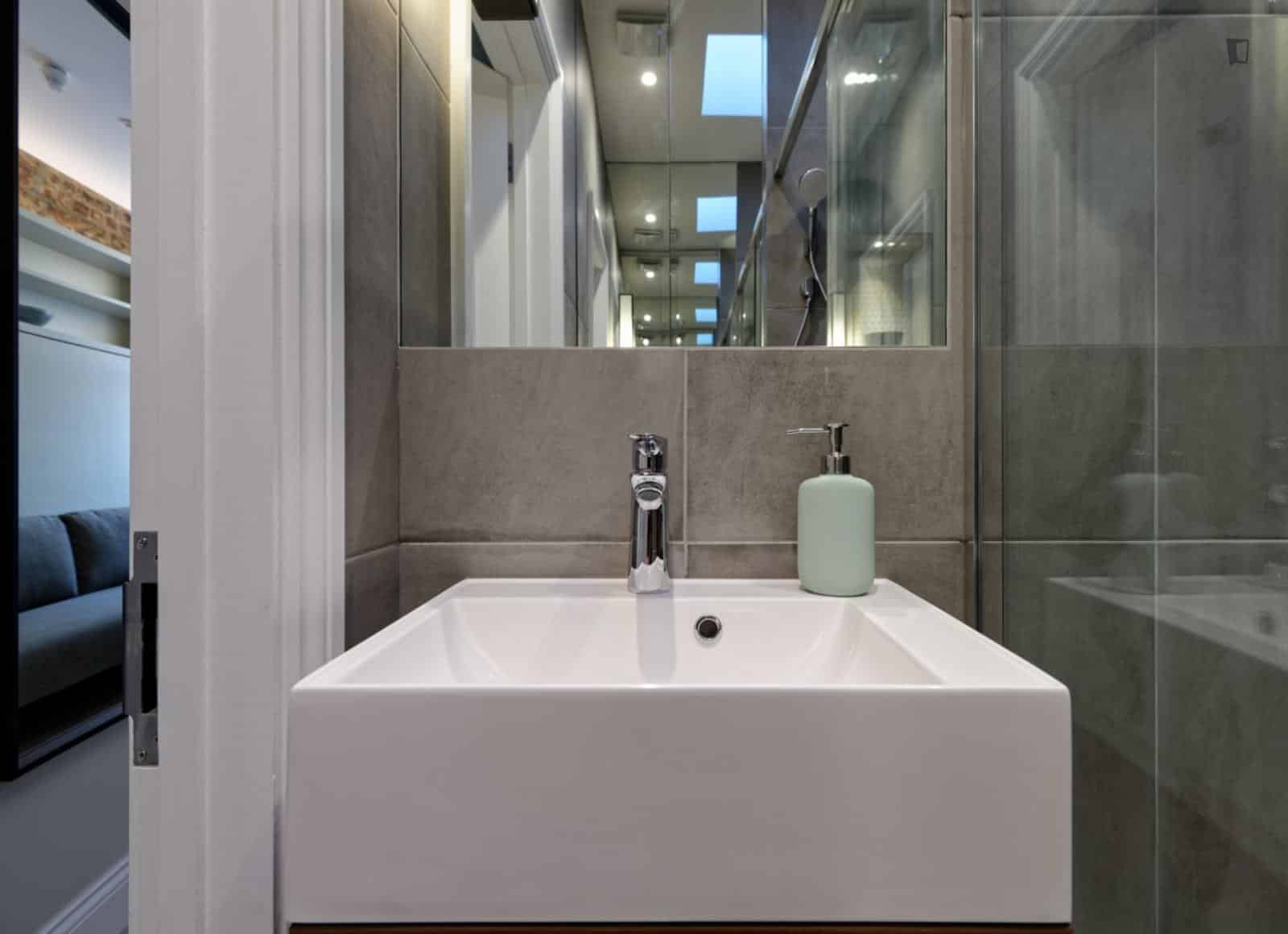 Bright Studio Close To Royal College Of Music, London - London, England, United Kingdom - Studio - Bathroom