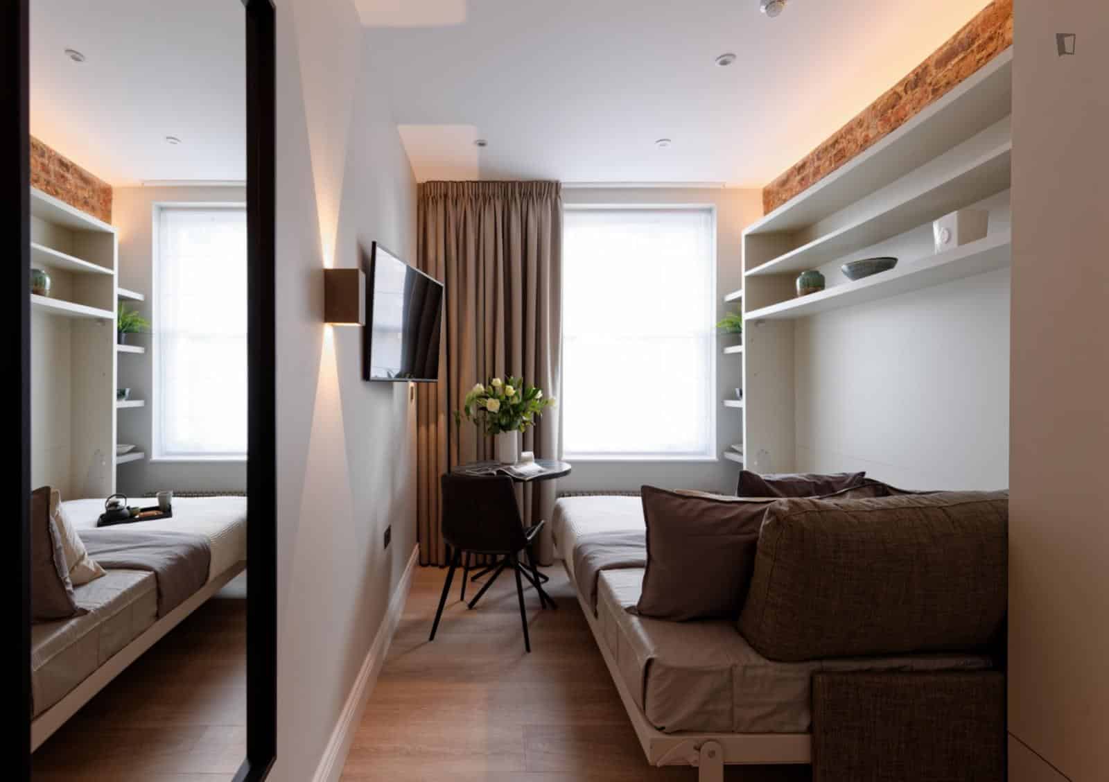 Studio - Bathroom?w=400&h=260&fit=crop&q=40&auto=format&trim=auto