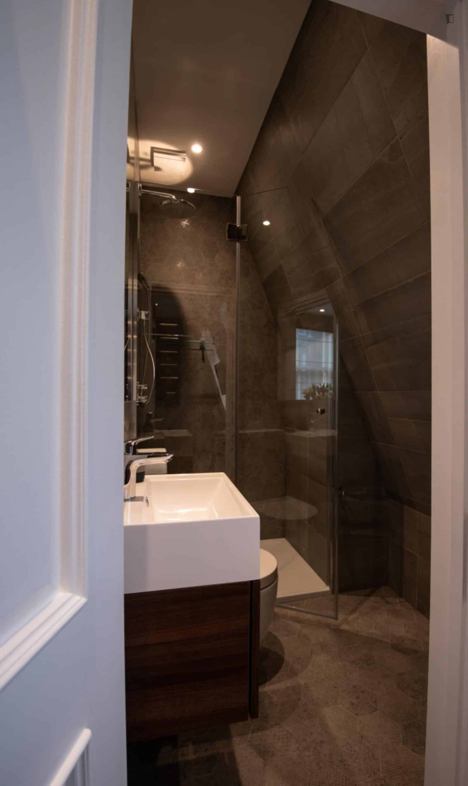 Amenities?w=400&h=260&fit=crop&q=40&auto=format&trim=auto