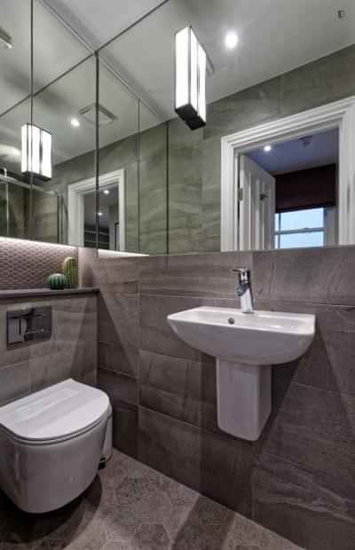 Studio - Bathroom?w=400&h=260&fit=crop&q=40&auto=format&trim=auto