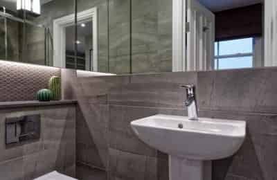 Studio - Bathroom?w=400&h=260&fit=crop&q=40&auto=format&trim=auto