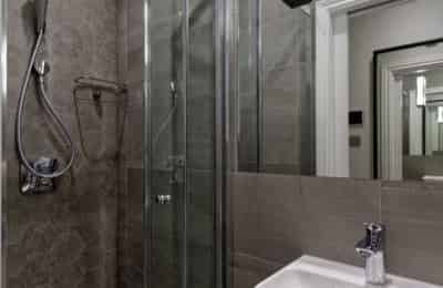 Comfy Studio Near The Marylebone Green Park, London - London, England, United Kingdom - Studio - Bathroom