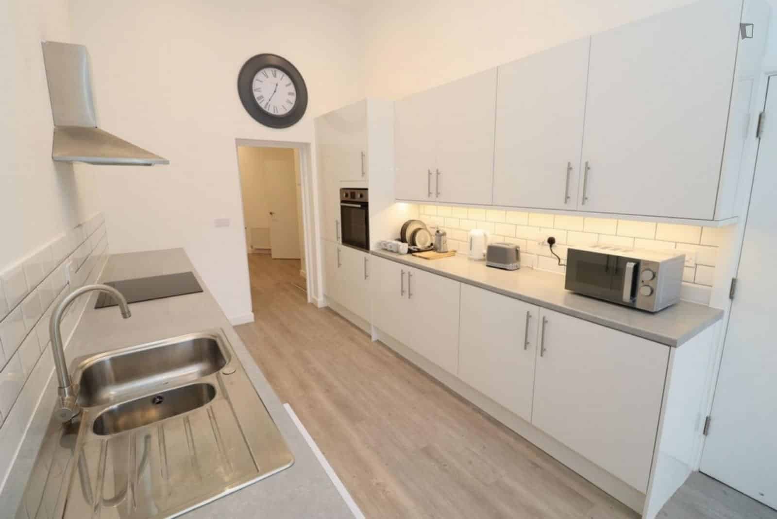 Amenities?w=400&h=260&fit=crop&q=40&auto=format&trim=auto