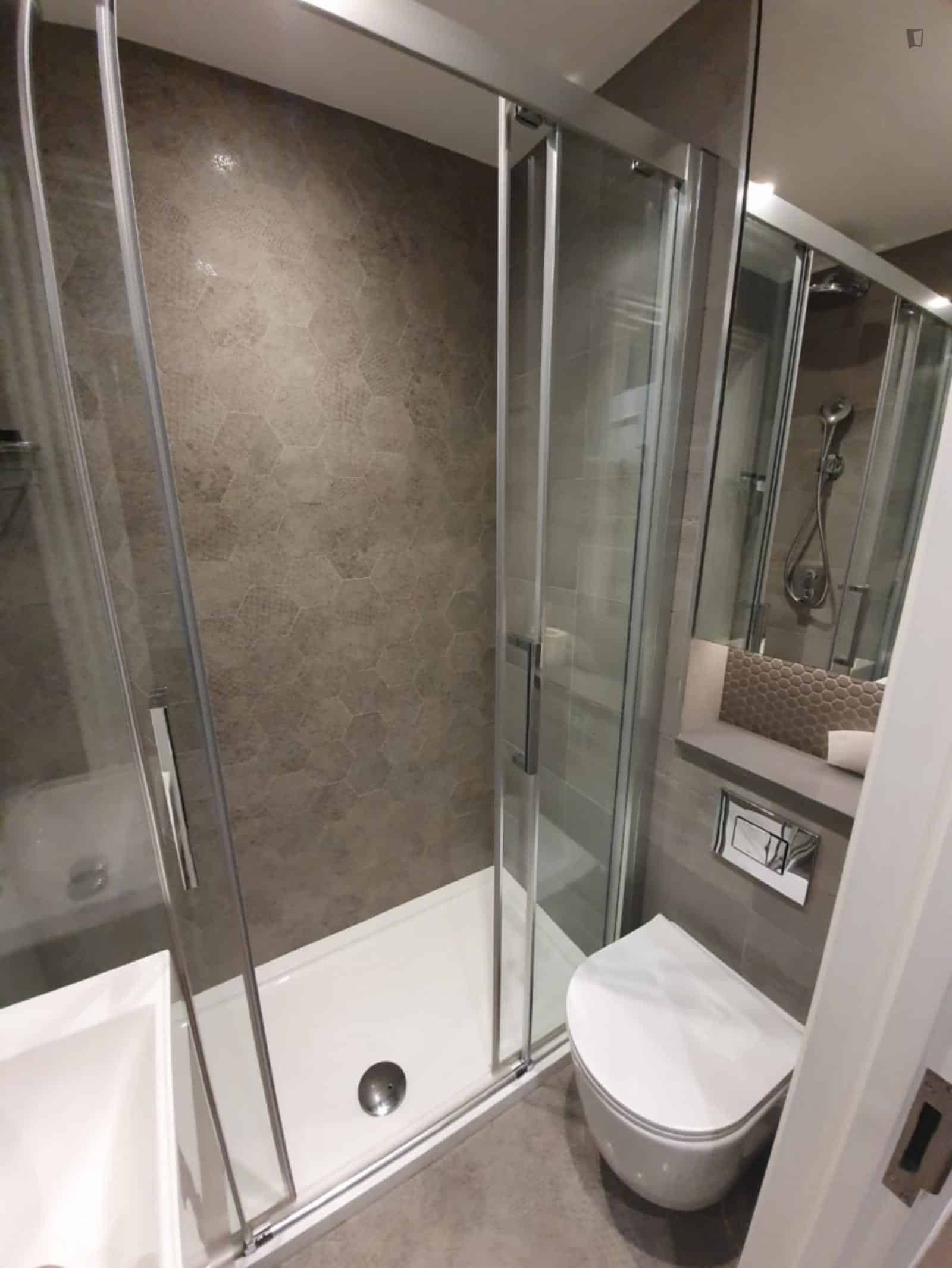 Studio Room, Inner Cir, London, NW1 4NS - London, England, United Kingdom - Bedroom 1 - Bathroom