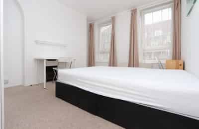 Room in a 4 Bedroom Apartment, Brewhouse Ln, London E1W 2NT - London, England, United Kingdom - 4 Bedroom 1 Bedroom - Bedroom