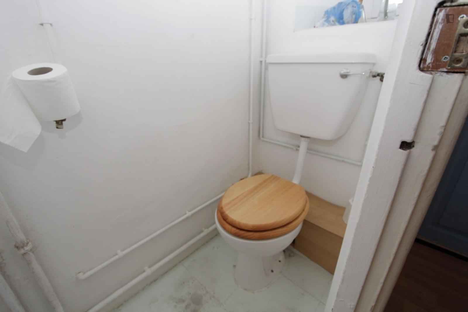 4 Bedroom 1 Bedroom  - Bedroom?w=400&h=260&fit=crop&q=40&auto=format&trim=auto