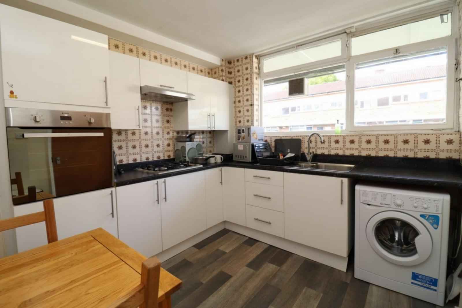 Exterior?w=400&h=260&fit=crop&q=40&auto=format&trim=auto