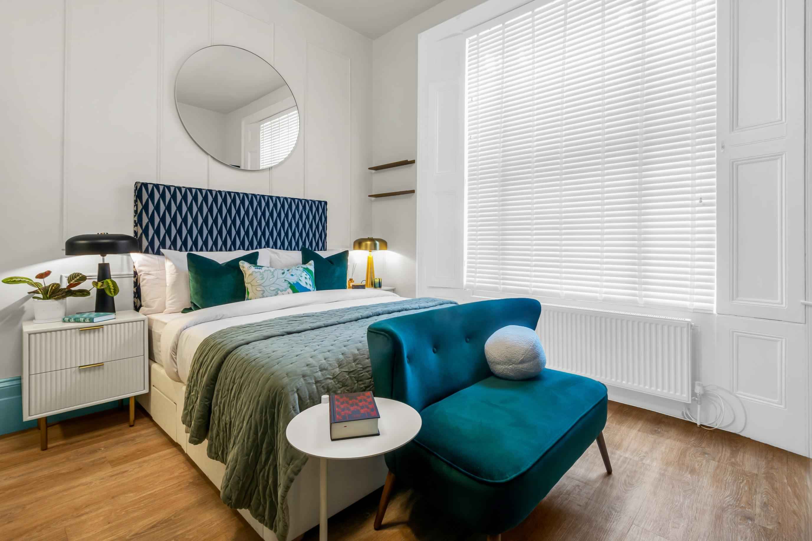 Studio Room, Eardley Cr, London SW5 9JZ - London, England, United Kingdom - Studio - Bedroom