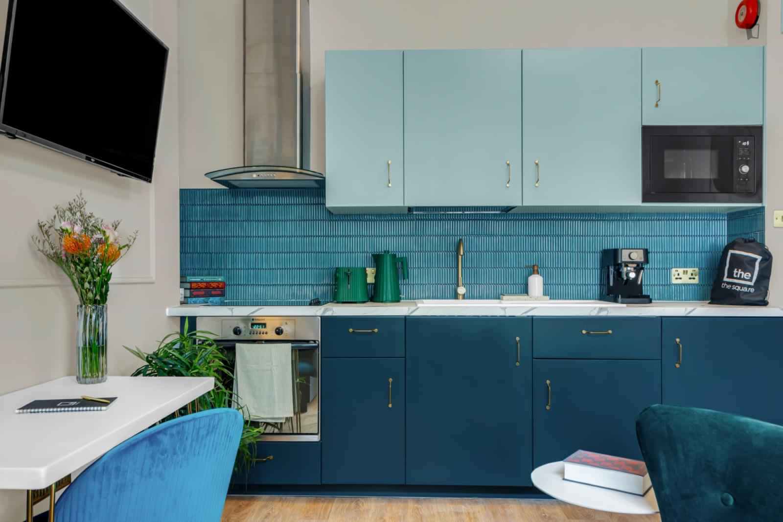 Studio - Bedroom?w=400&h=260&fit=crop&q=40&auto=format&trim=auto