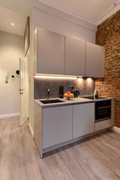 Common Area?w=400&h=260&fit=crop&q=40&auto=format&trim=auto