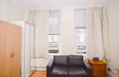 Room in a 4 Bedroom Apartment, Garrick St, London, WC2E 9BH - London, England, United Kingdom - Attractive double bedroom in Covent Garden - Amenities