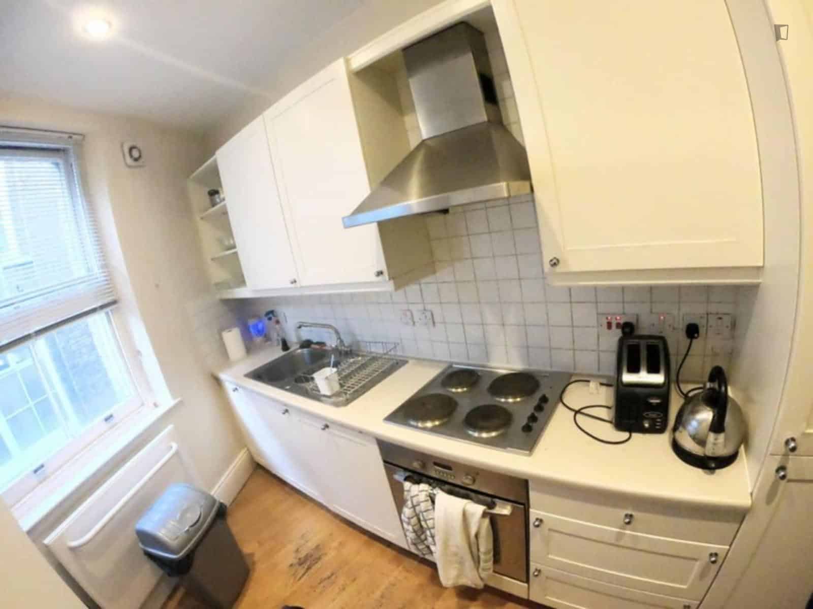 Attractive double bedroom in Covent Garden - Amenities?w=400&h=260&fit=crop&q=40&auto=format&trim=auto