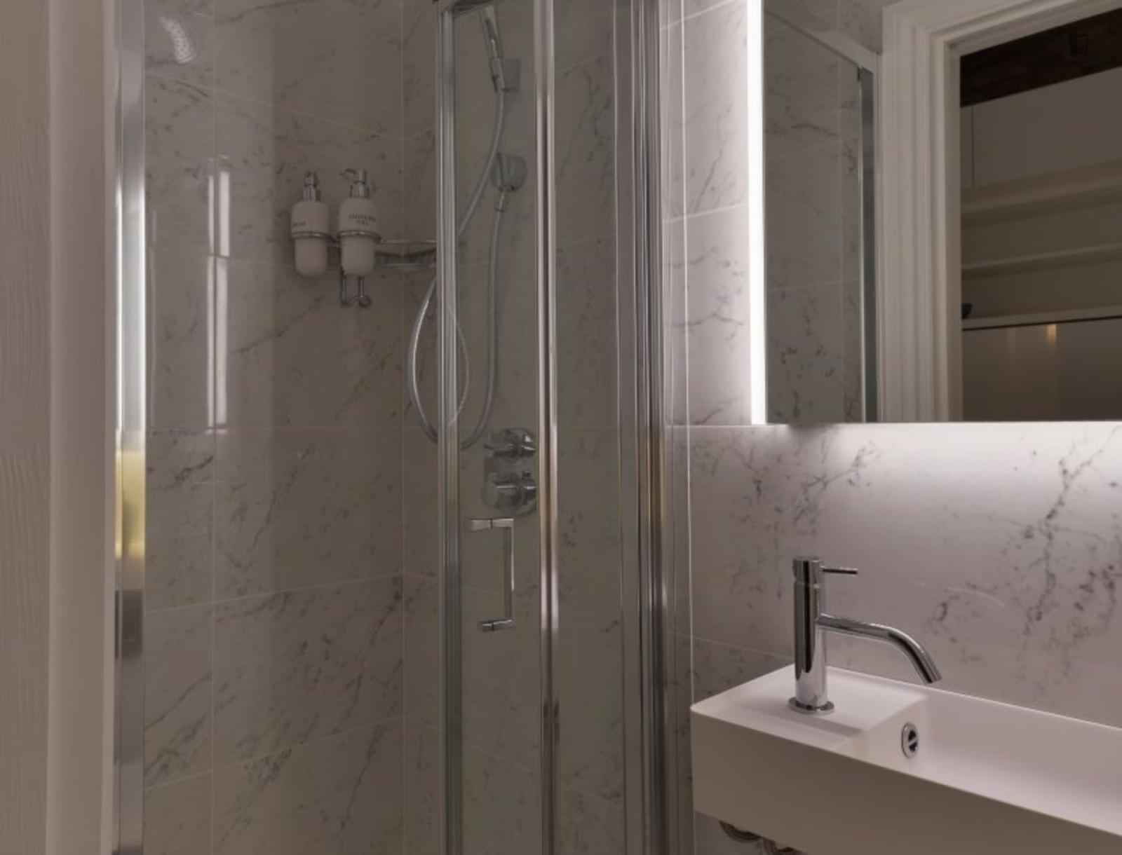 Studio Room, Linden Mews, London, W2 4HE (Studio 15) - London, England, United Kingdom - Studio - Bathroom