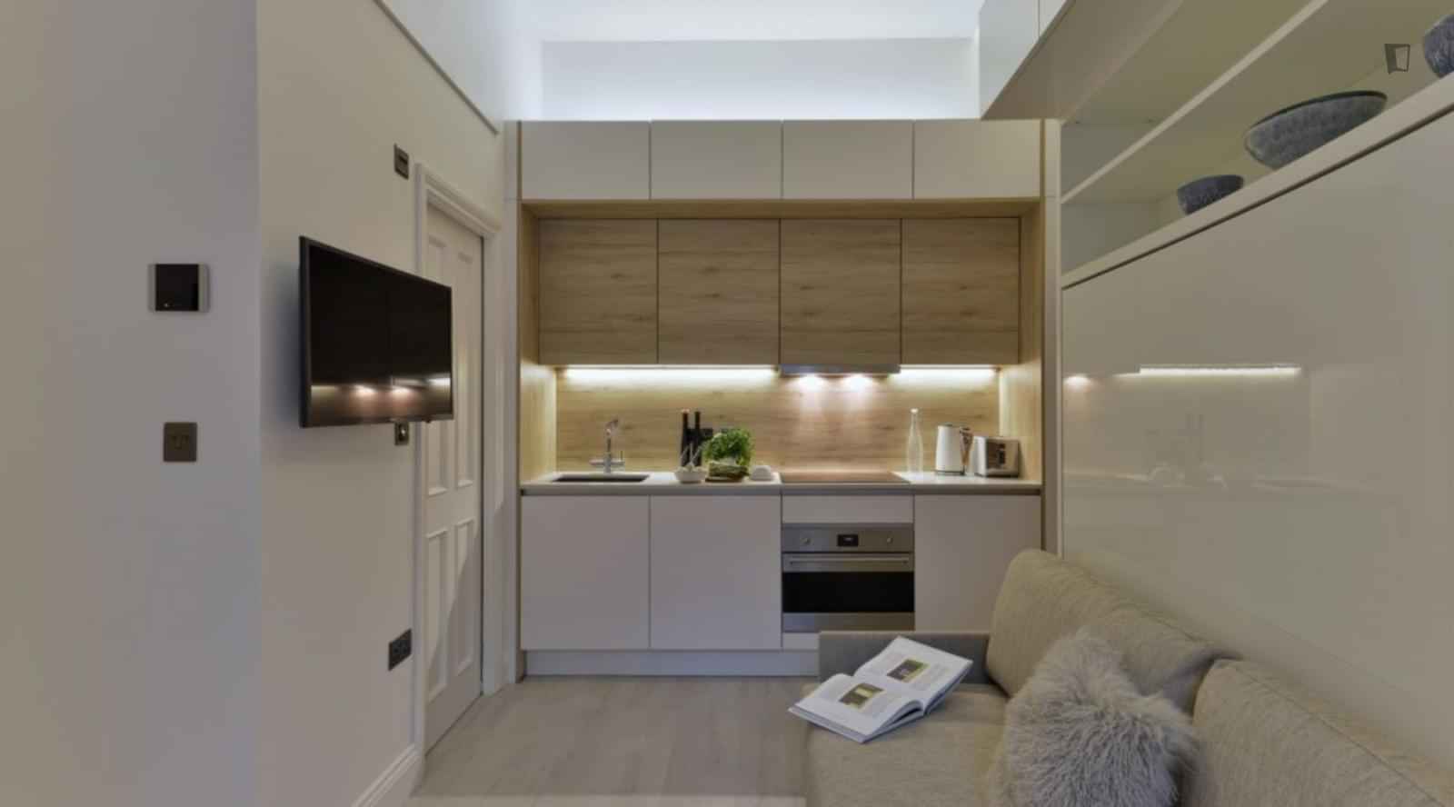 Studio - Bathroom?w=400&h=260&fit=crop&q=40&auto=format&trim=auto