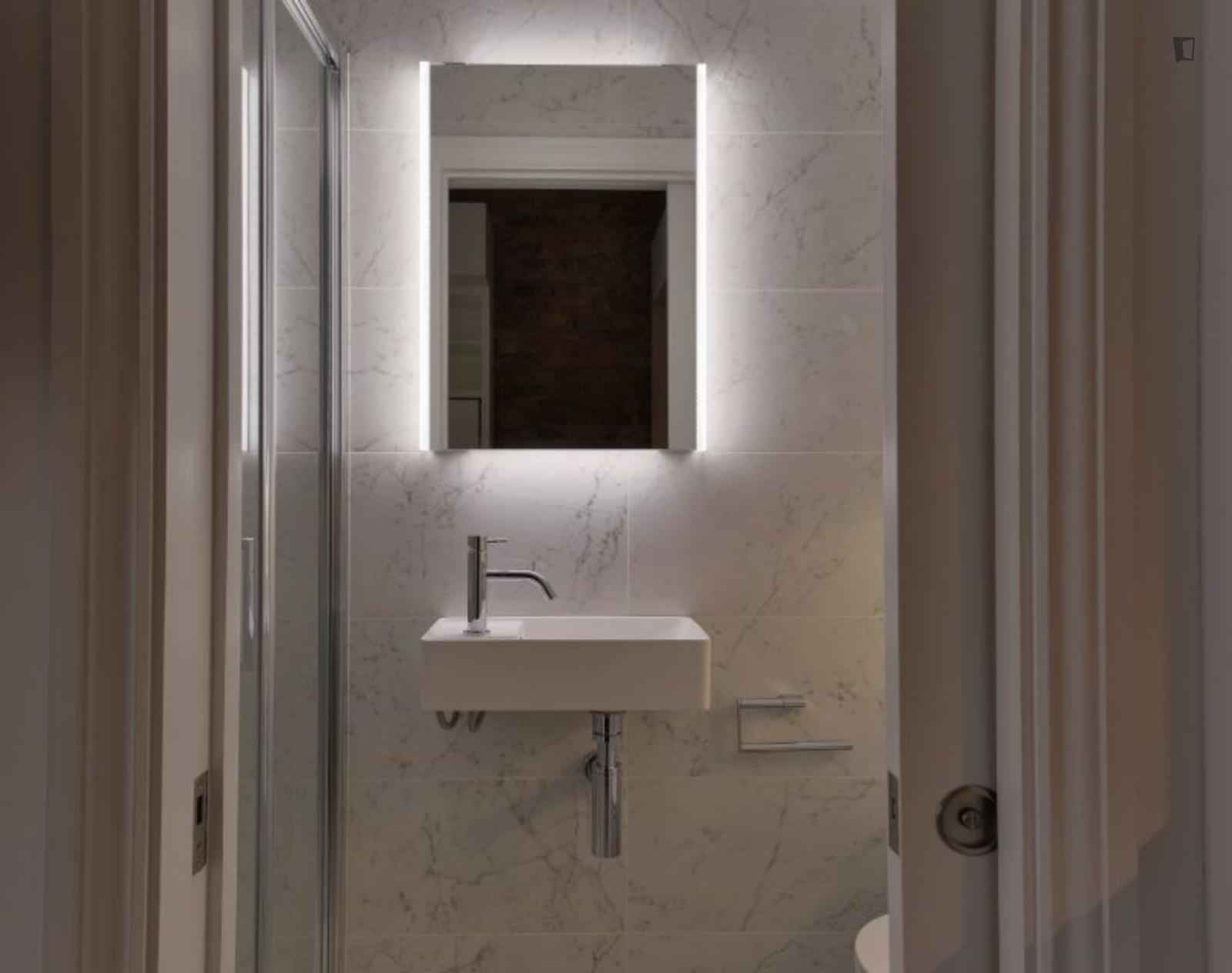 Studio Room, Linden Mews, London, W2 4HE (Studio 15) - London, England, United Kingdom - Studio - Bathroom