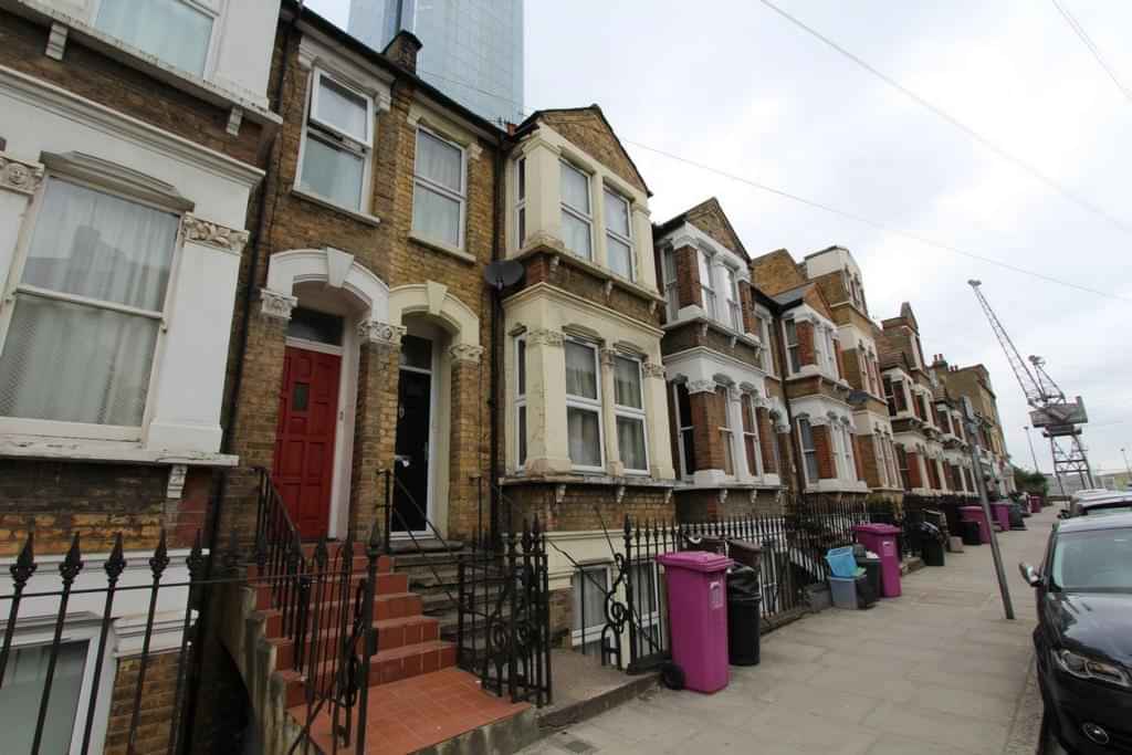 Room in a 5 Bedroom Apartment, Manchester Rd, London E14 3NU - London, England, United Kingdom - Exterior
