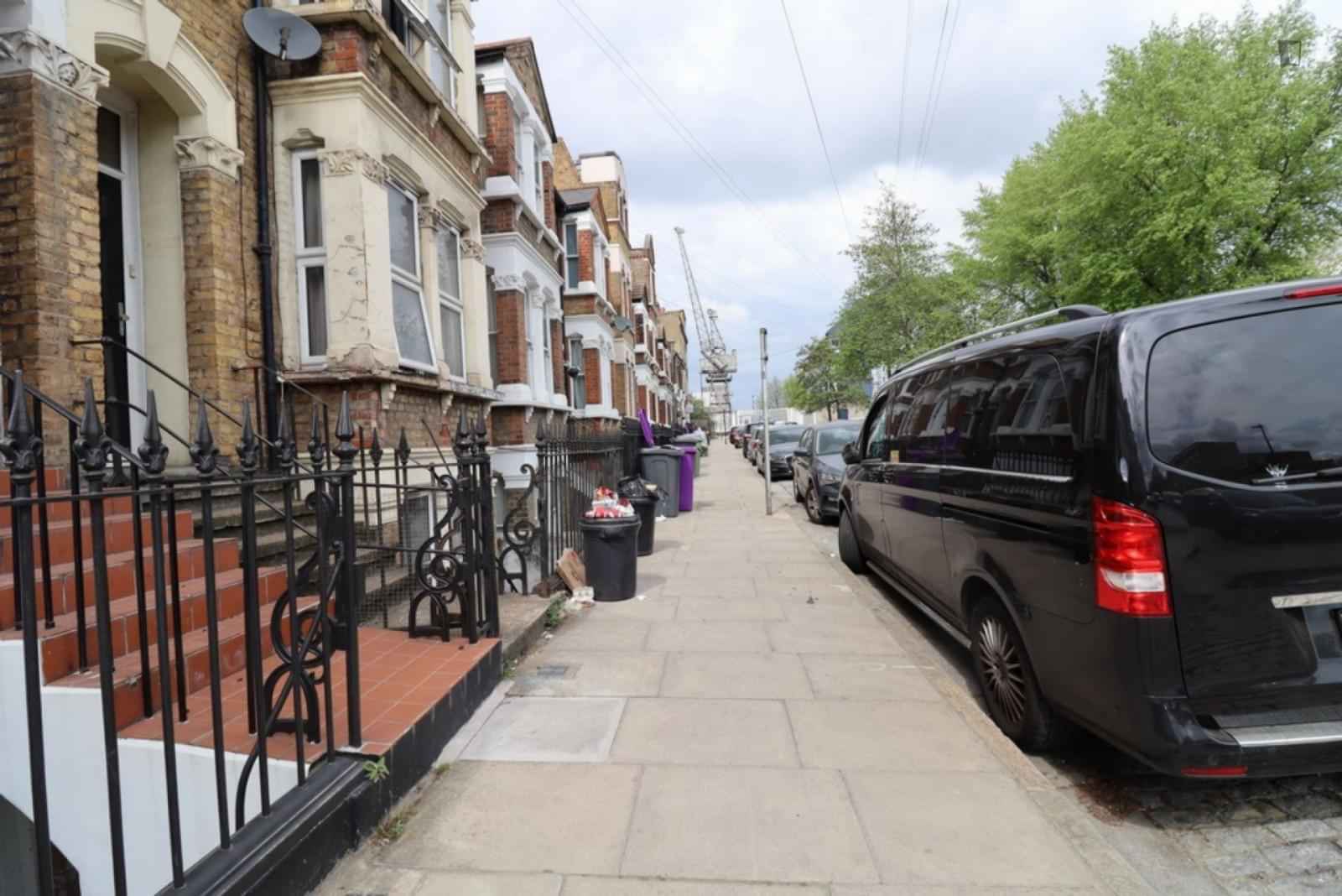 Exterior?w=400&h=260&fit=crop&q=40&auto=format&trim=auto