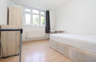 Room in a 3 Bedroom Apartment, Libra Rd, London E13 0LF - London, England, United Kingdom - 3 Bedroom 1 Bathroom Apartment - Bedroom