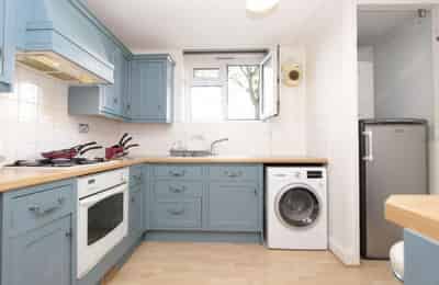 3 Bedroom 1 Bathroom Apartment - Bedroom?w=400&h=260&fit=crop&q=40&auto=format&trim=auto