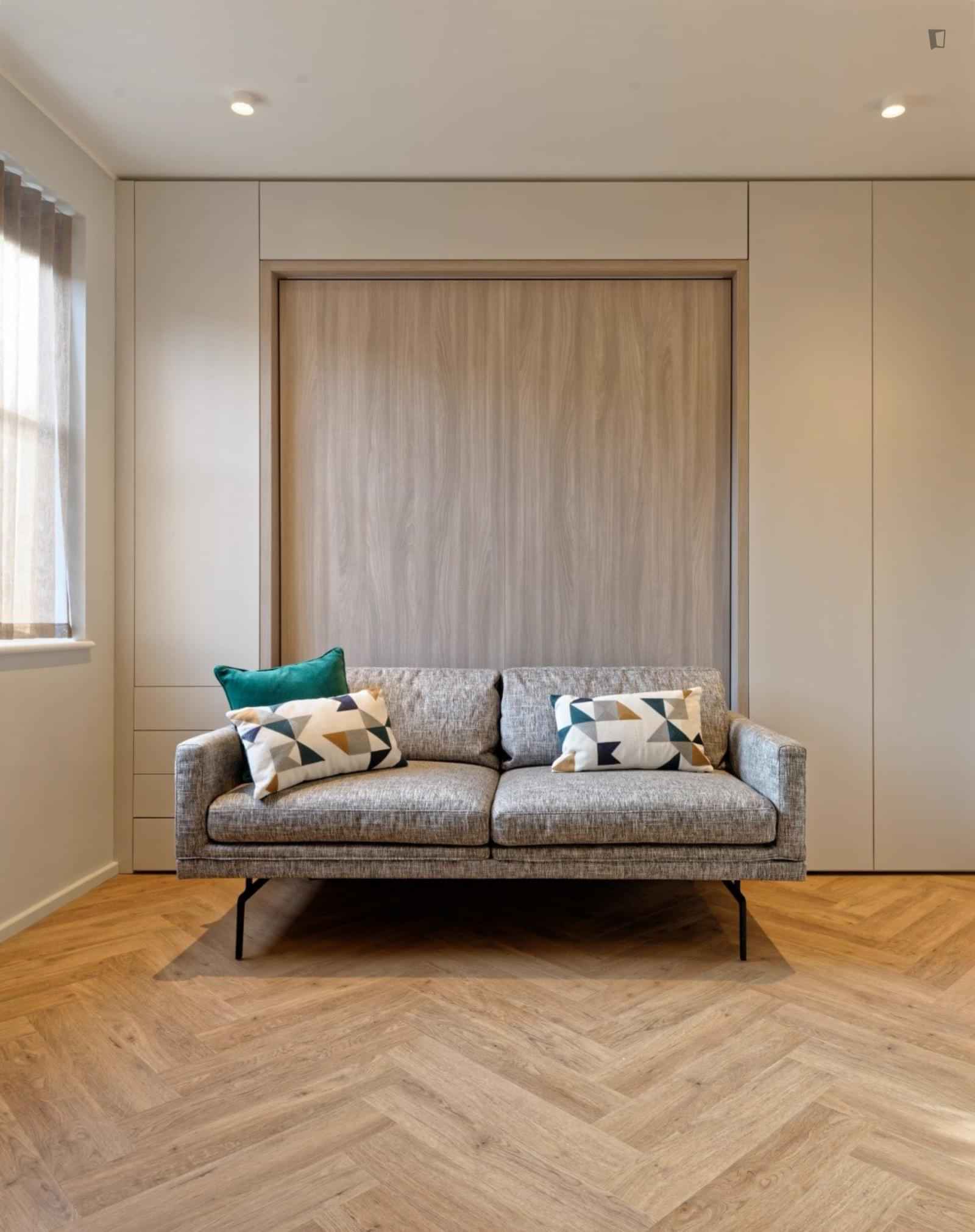 Studio - Bathroom?w=400&h=260&fit=crop&q=40&auto=format&trim=auto