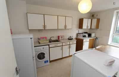 5 Bedroom 1 Bathroom Apartment - Bedroom?w=400&h=260&fit=crop&q=40&auto=format&trim=auto