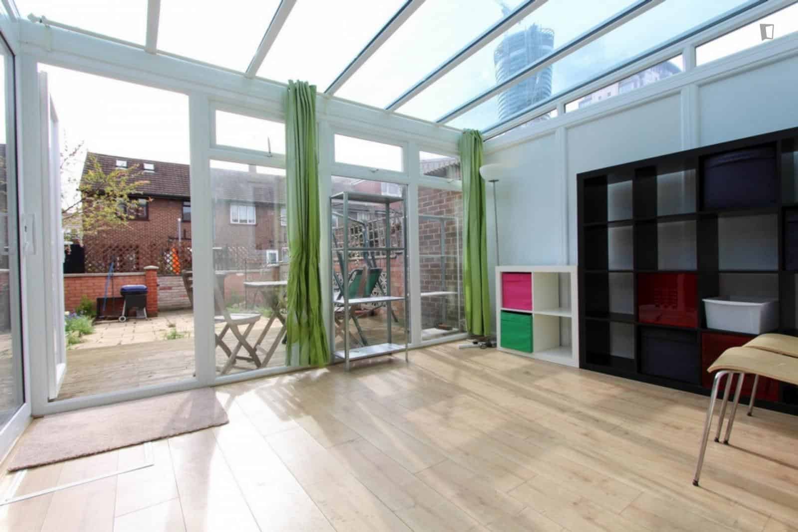 Room in a 4 Bedroom Apartment, Galbraith St, London E14 3LP - London, England, United Kingdom - 4 Bed - 2 Bath - Amenities