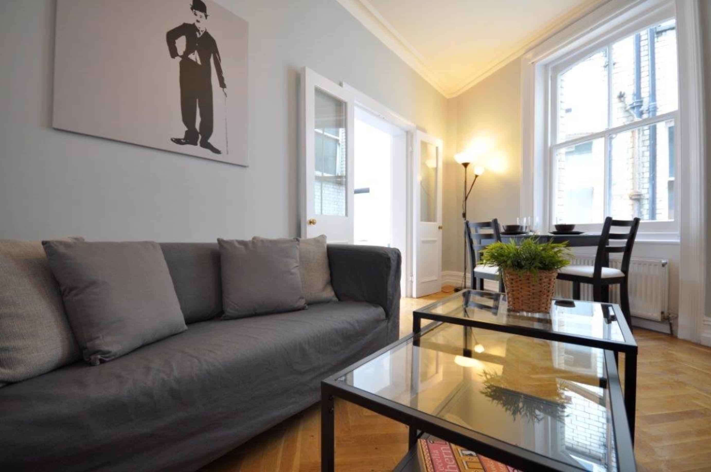 ?w=400&h=260&fit=crop&q=40&auto=format&trim=auto