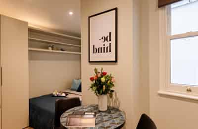 Studio - Bathroom?w=400&h=260&fit=crop&q=40&auto=format&trim=auto