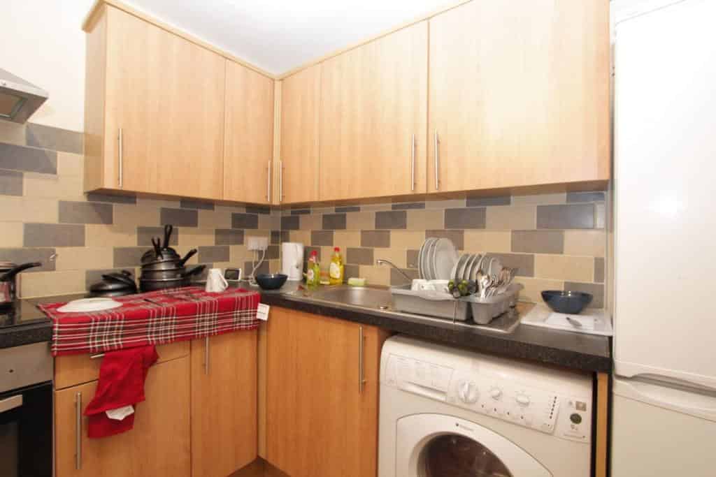 Room in a 5 Bedroom Apartment, Stepney Causeway, London E1 0JW - London, England, United Kingdom - kitchen - Kitchen - 04-07-2023