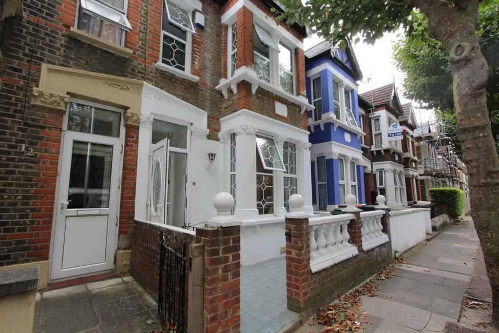 Room in a 6 Bedroom Apartment, Walton Rd, London E13 9BP - London, England, United Kingdom - Exterior