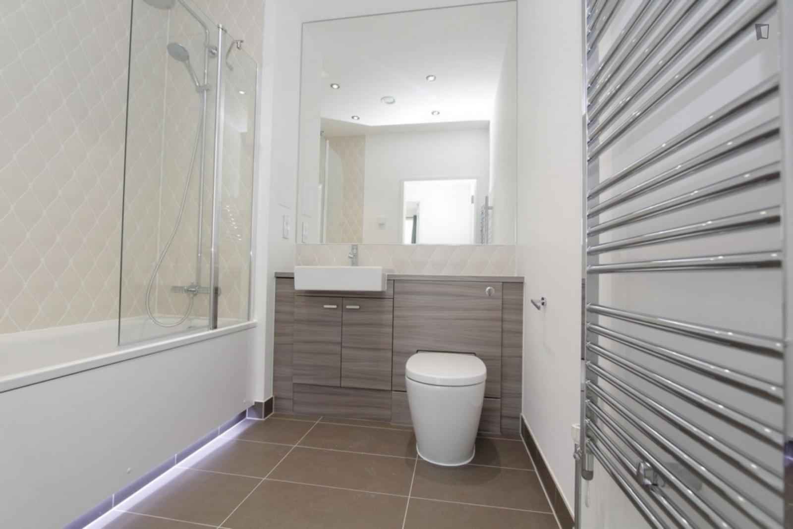 4 Bedroom 1 Bathroom Apartment - Amenities?w=400&h=260&fit=crop&q=40&auto=format&trim=auto