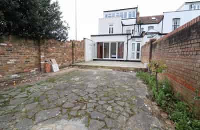 Room in a 6 Bedroom Apartment, Thornbury Rd, Isleworth, TW7 4QE - London, England, United Kingdom - Exterior