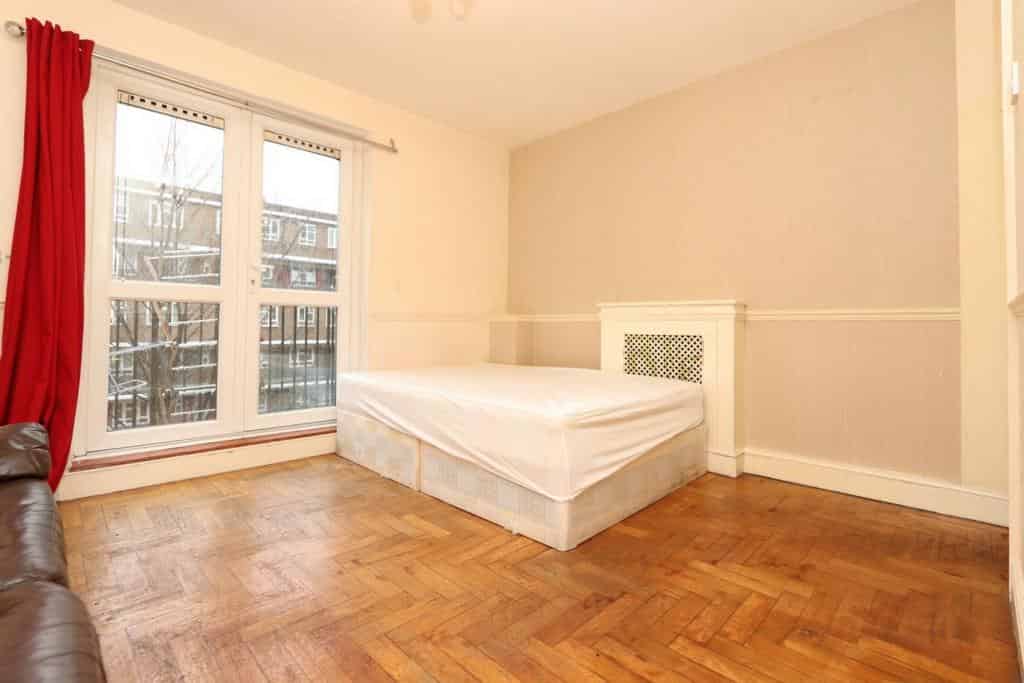 Room in a 3 Bedroom Apartment, Como Road, London, SE23 2JL - London, England, United Kingdom - Attractive double bedroom very close to Columbia Road Flower Market - Bedroom