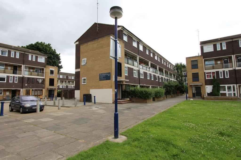 Room in a 5 Bedroom Apartment, Lawrence Cl, London E3 2BQ - London, England, United Kingdom - Exterior