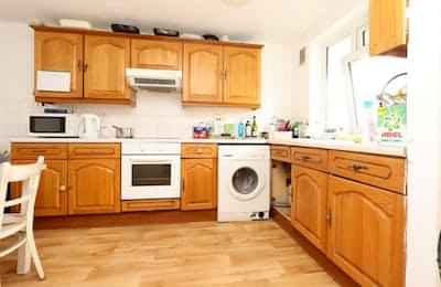 Exterior?w=400&h=260&fit=crop&q=40&auto=format&trim=auto